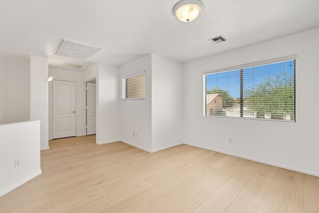 Building Photo - Solar Home with Nice Floorplan in a Great Location! Norterra Dynamite Ranch