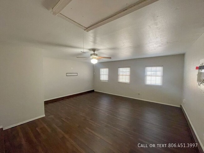 Building Photo - Beautiful 3/2 Townhome in Lubbock