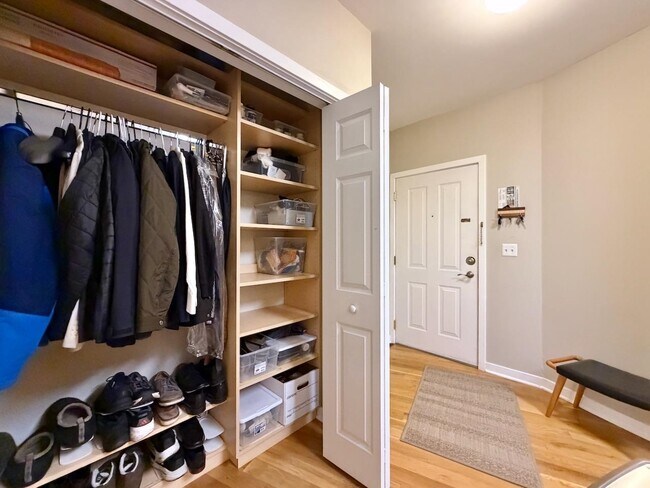 Building Photo - 83 Monroe St