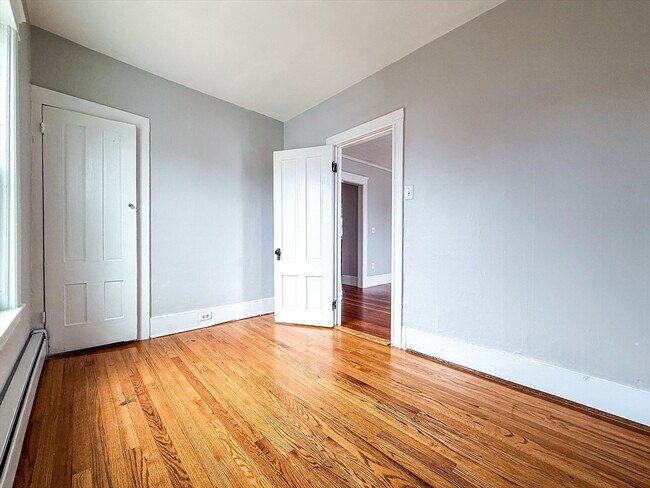 Building Photo - 18 Ellsworth St