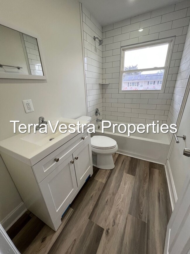 Building Photo - 3 Bed Single Family in Upper Deerfield!