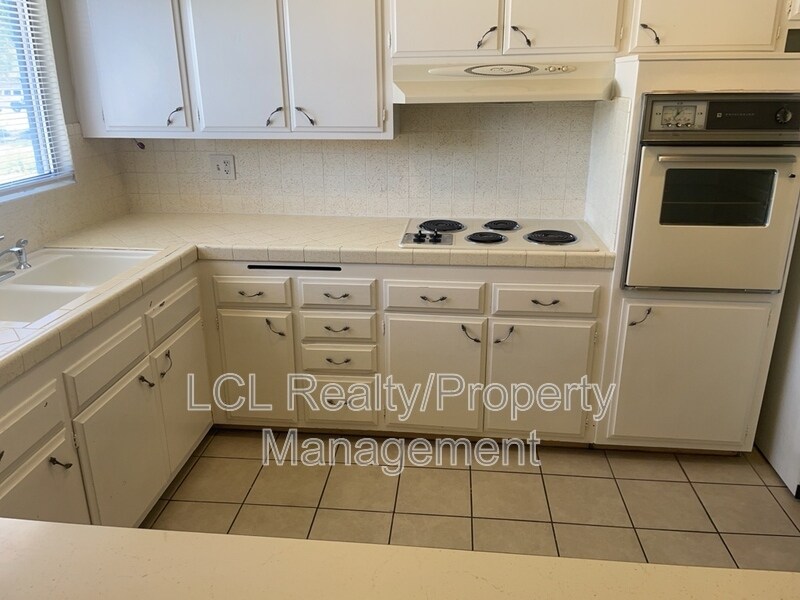 Building Photo - 28200 Winged Foot Dr