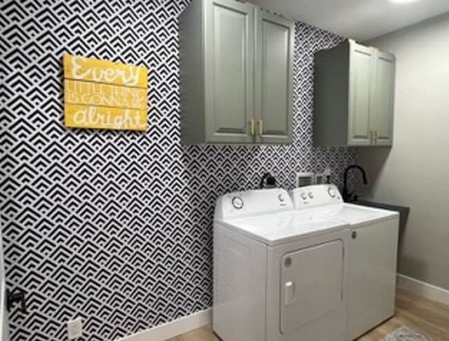 Building Photo - Beautiful, 6 Bedroom Home!