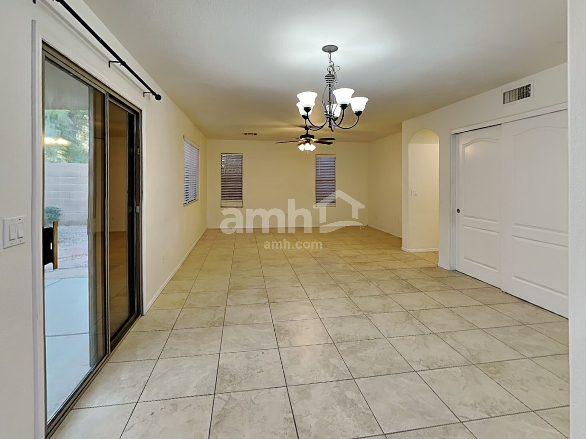 Building Photo - 9325 E Oro Ave