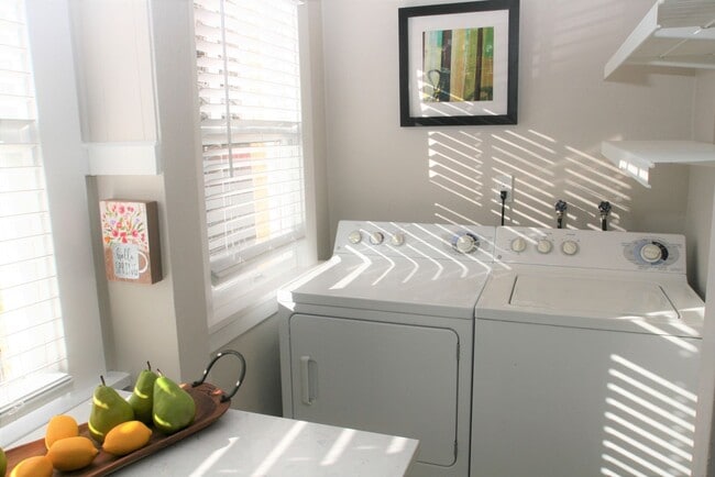 Building Photo - Cozy 2 bedroom brick home!!