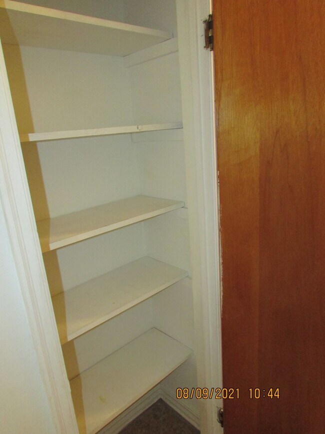 Building Photo - Newly remodeled 5 bedroom/2 bath home