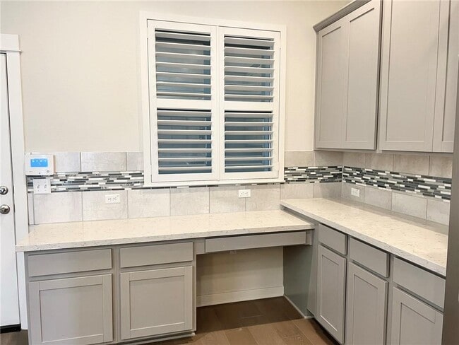 Building Photo - 4720 Vaughan St