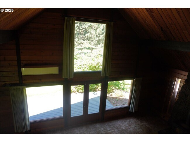 Building Photo - Cedar Built Home on Acreage for Lease in La Center