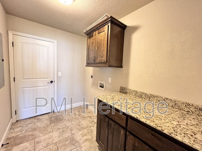 Building Photo - 4300 SW Limestone Ave