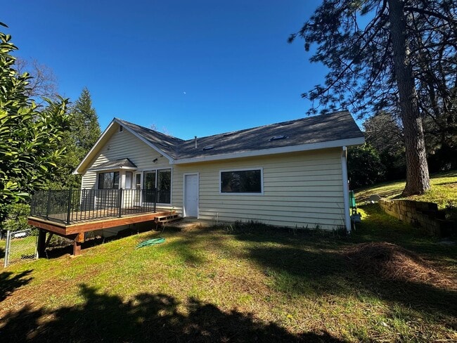 Building Photo - Light Filled 4 Bedroom 2.5 Bathroom Two-St...