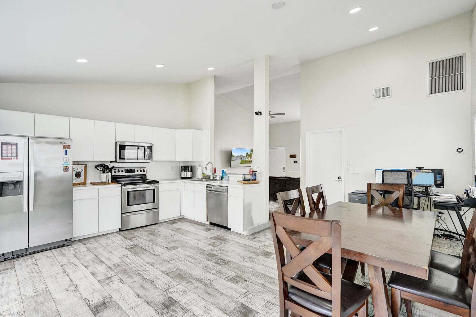 Building Photo - 8467 Dynasty Dr