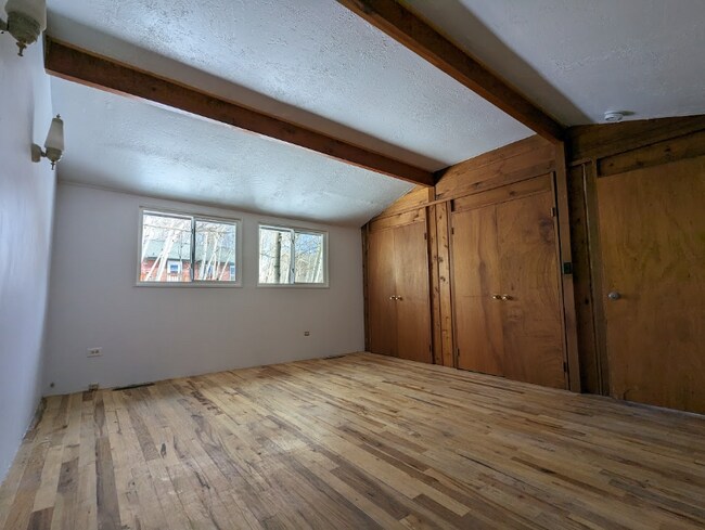 Building Photo - 320 Beaver Creek Rd
