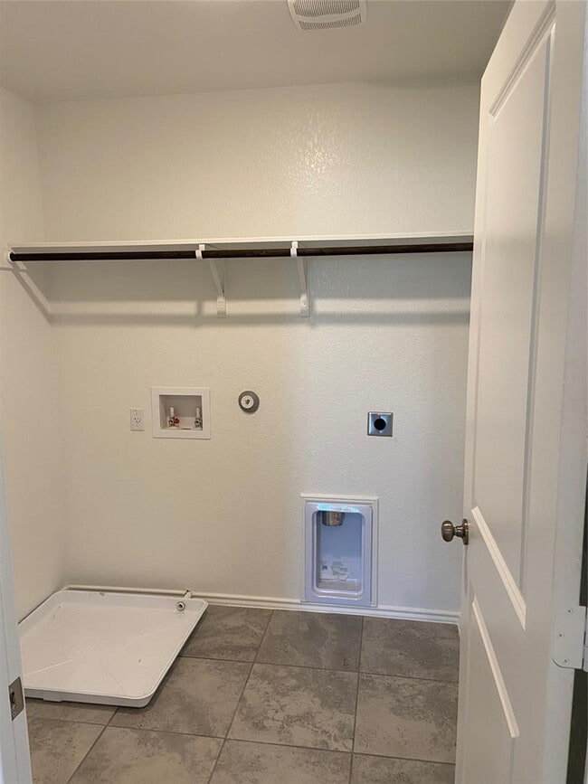 Building Photo - 3301 Dusted Daisy St