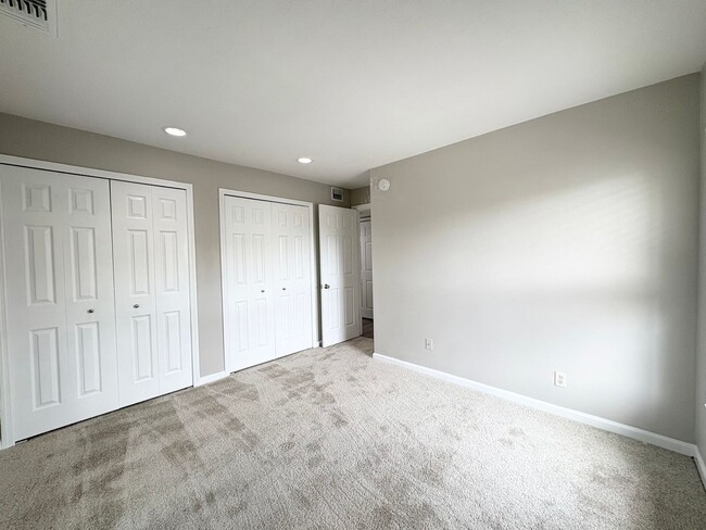 Building Photo - Audubon Park 2/2 Corner Unit Villa with La...