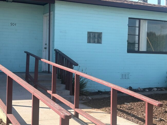 Building Photo - 904 33rd St