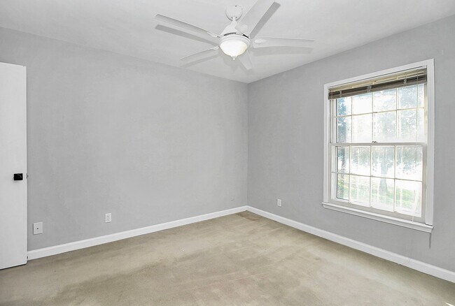 Building Photo - Spacious 2BR/2BA Condo in Prime South Charlotte Location!