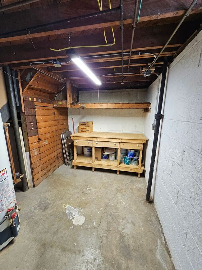 Building Photo - Beautiful Parma Heights 3 Bedroom