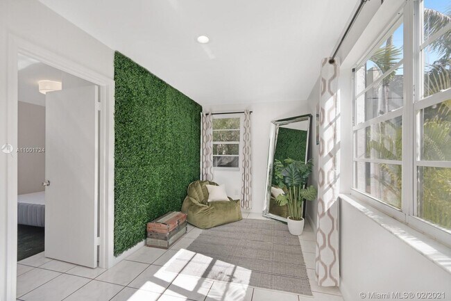 Building Photo - 5943 Biscayne Blvd