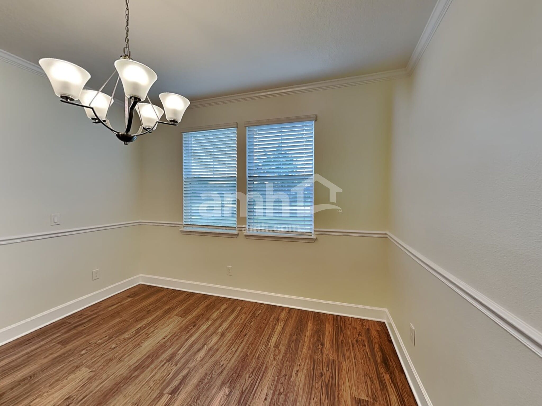 Building Photo - 2437 S Park Ave