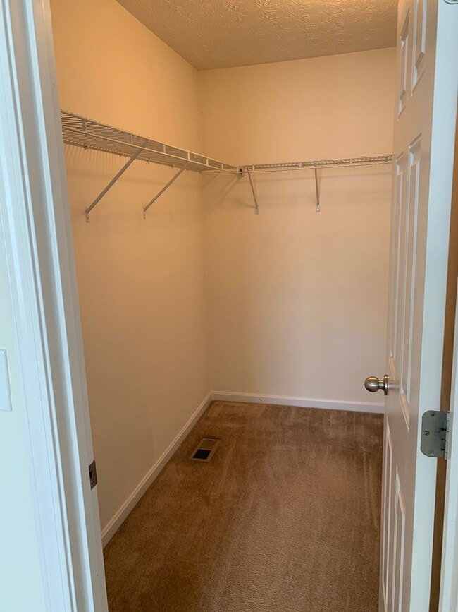 Building Photo - Beautiful 3 Bed 3 Bath Home For Rent!