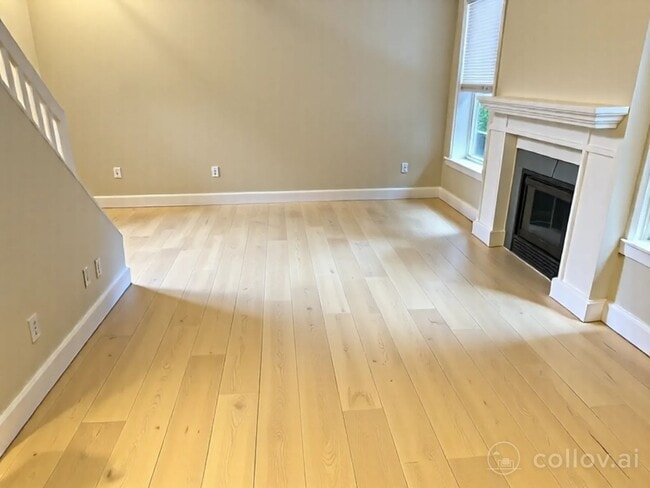 Building Photo - Remodeled and two master suites