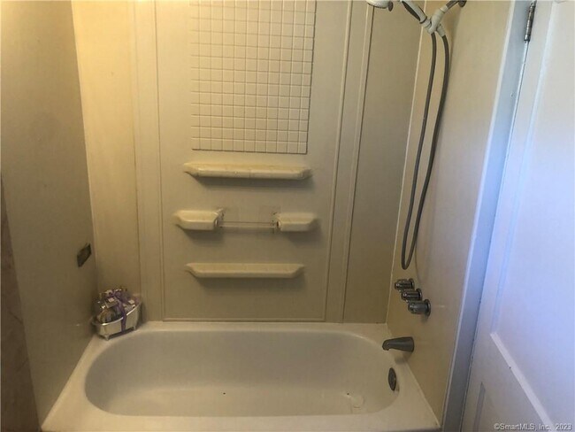 Building Photo - 30 Seemans Ln