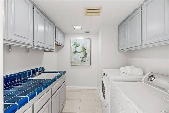 Building Photo - 673 S Mentor Ave