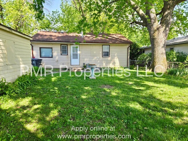Building Photo - 2 Bedroom/ 1 Bathroom House