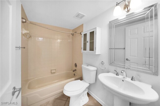 Building Photo - 600 Squire Cir
