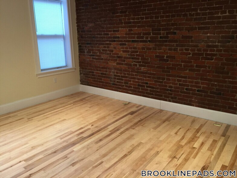 Building Photo - 1203 Beacon St