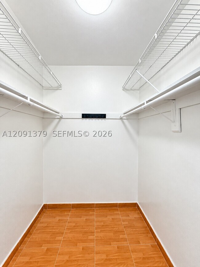 Building Photo - 1075 W 68th St
