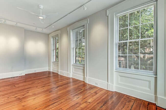 Building Photo - 31 E Jones St