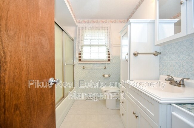 Building Photo - 1932 Otterbin St