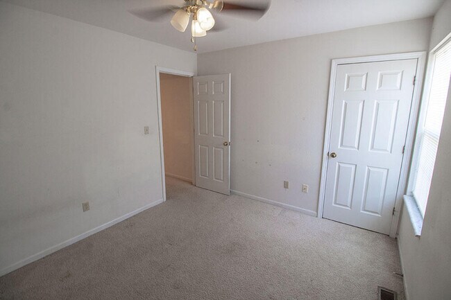 Building Photo - 1415 N Frideriki Dr