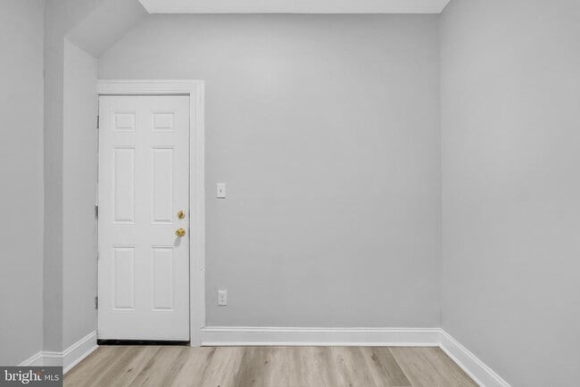 Building Photo - 3231 Hope St