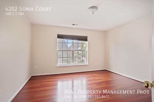 Building Photo - 4202 Sonia Ct