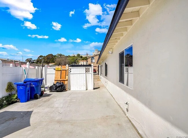 Building Photo - 5515 Lauretta St