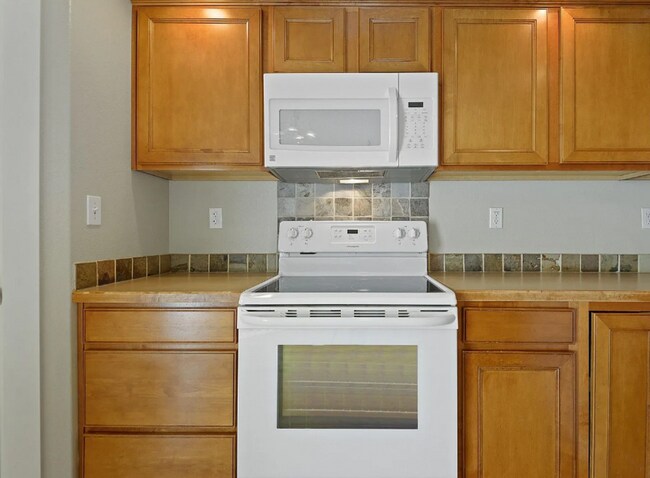 Building Photo - 3456 N Maplestone Ave