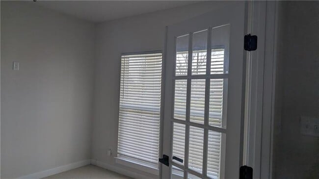 Building Photo - 170 High Pointe Dr