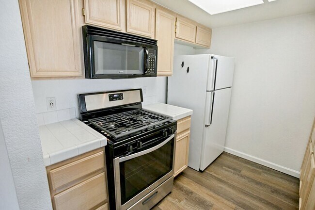Building Photo - Beautiful Summerlin 1 Bed Condo