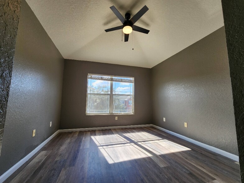 Building Photo - 4962 SW 45th Cir