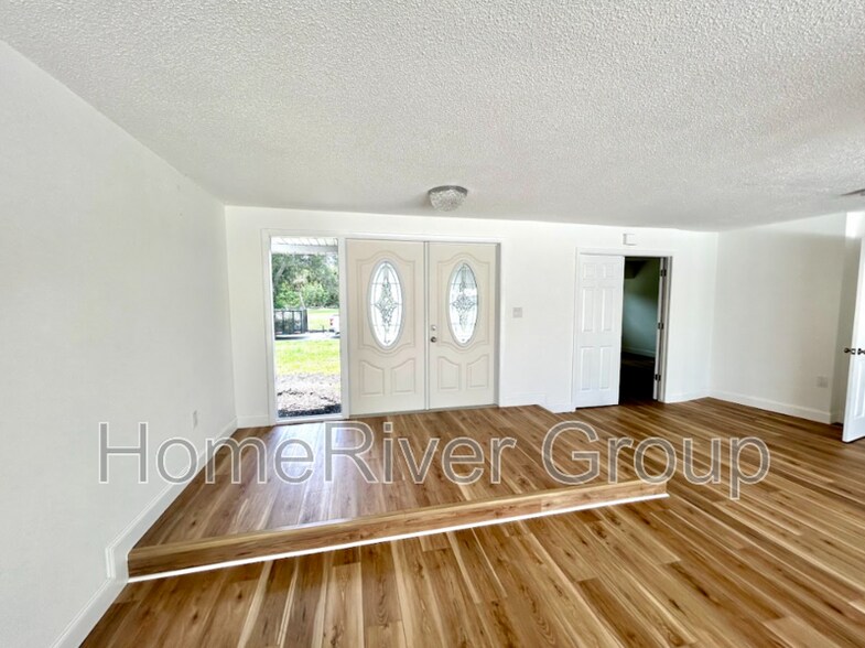 Building Photo - 565 Clearview Dr