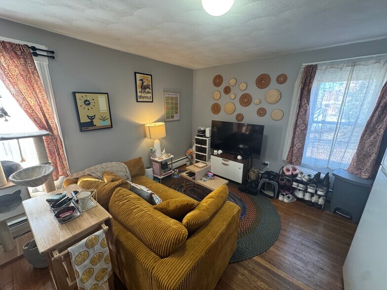 Building Photo - 639 Somerville Ave