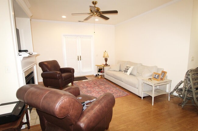 Building Photo - 1119A Southbend Dr