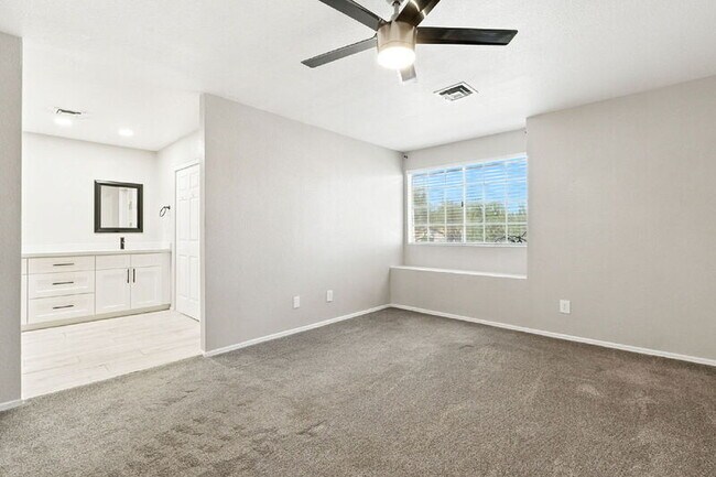 Building Photo - 4105 E Frye Rd