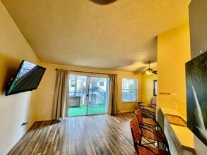 Building Photo - Charming 2 Bed, 2 Bath Condo in Gated Dock...