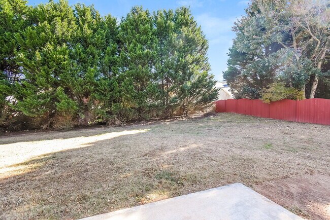 Building Photo - 214 Elmbrook Ln