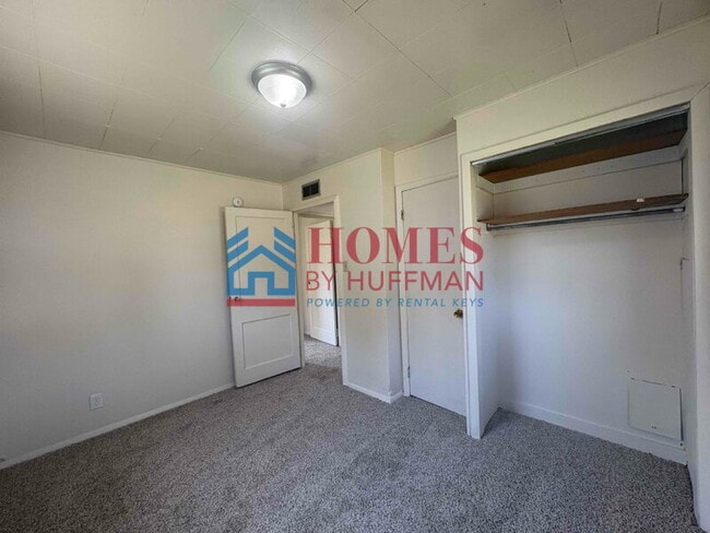 Building Photo - 3 Bedroom Home | 2 Car Detached Garage