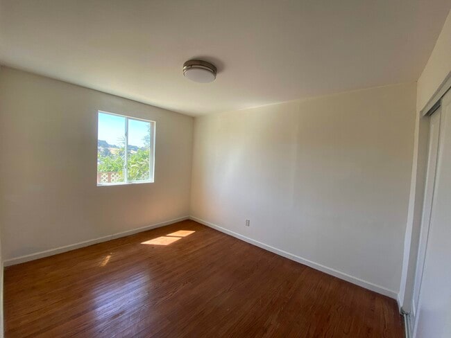 Building Photo - 2548 Duke Ave
