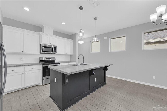 Building Photo - 22 South Dr